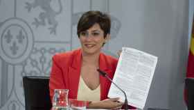 La ministra portavoz, Isabel Rodríguez, en la sala de prensa de la Moncloa.
