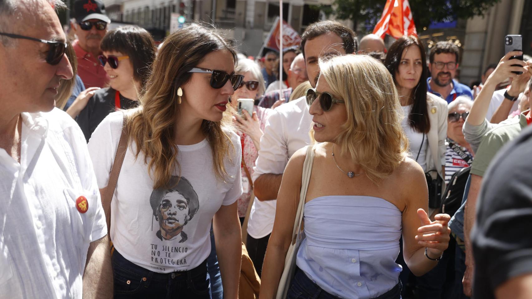 La ministra de Igualdad, Irene Montero, y la vicepresidenta segunda, Yolanda Díaz, durante la manifestación del 1 de mayo.