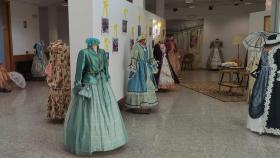 Selección de trajes que conforman la exposición