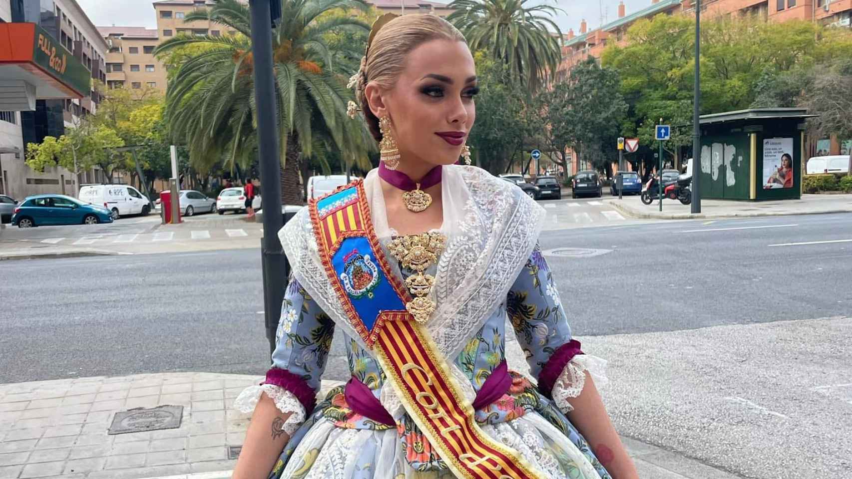 Lía Sánchez, vestida de valenciana. Cedida