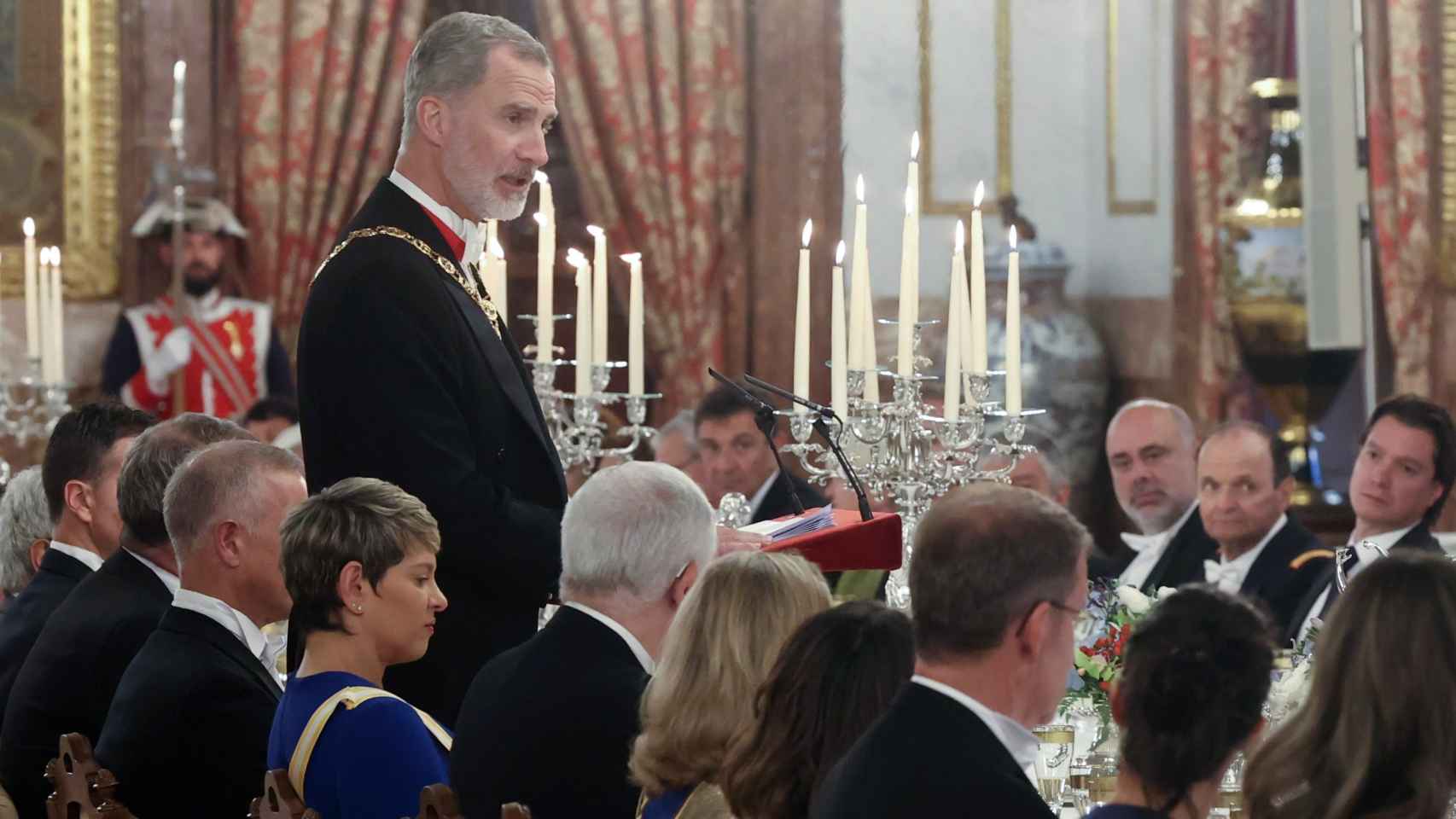 El Rey confirmó el viaje de su esposa en su discurso en la cena de gala.