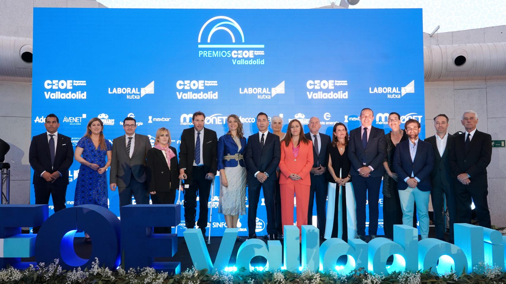 Premiados y autoridades en la gala de los premios CEOE Valladolid
