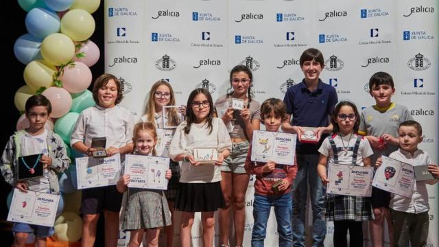 Estudiantes ganadores de la XIII edición