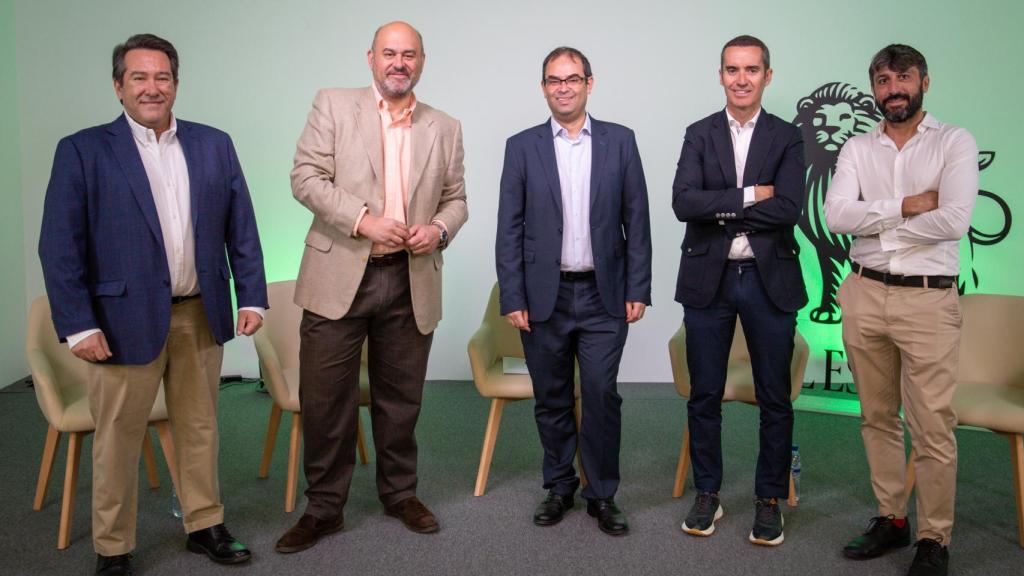 De izquierda a derecha: David Domínguez  (HORECADATA), Javier Álvarez (HEINEKEN), Alfonso Muñoz (EL ESPAÑOL), José Manuel García (GRUPO AZOTEA) y Dioni Peñuelas (BEBIDAS PEÑUELAS)