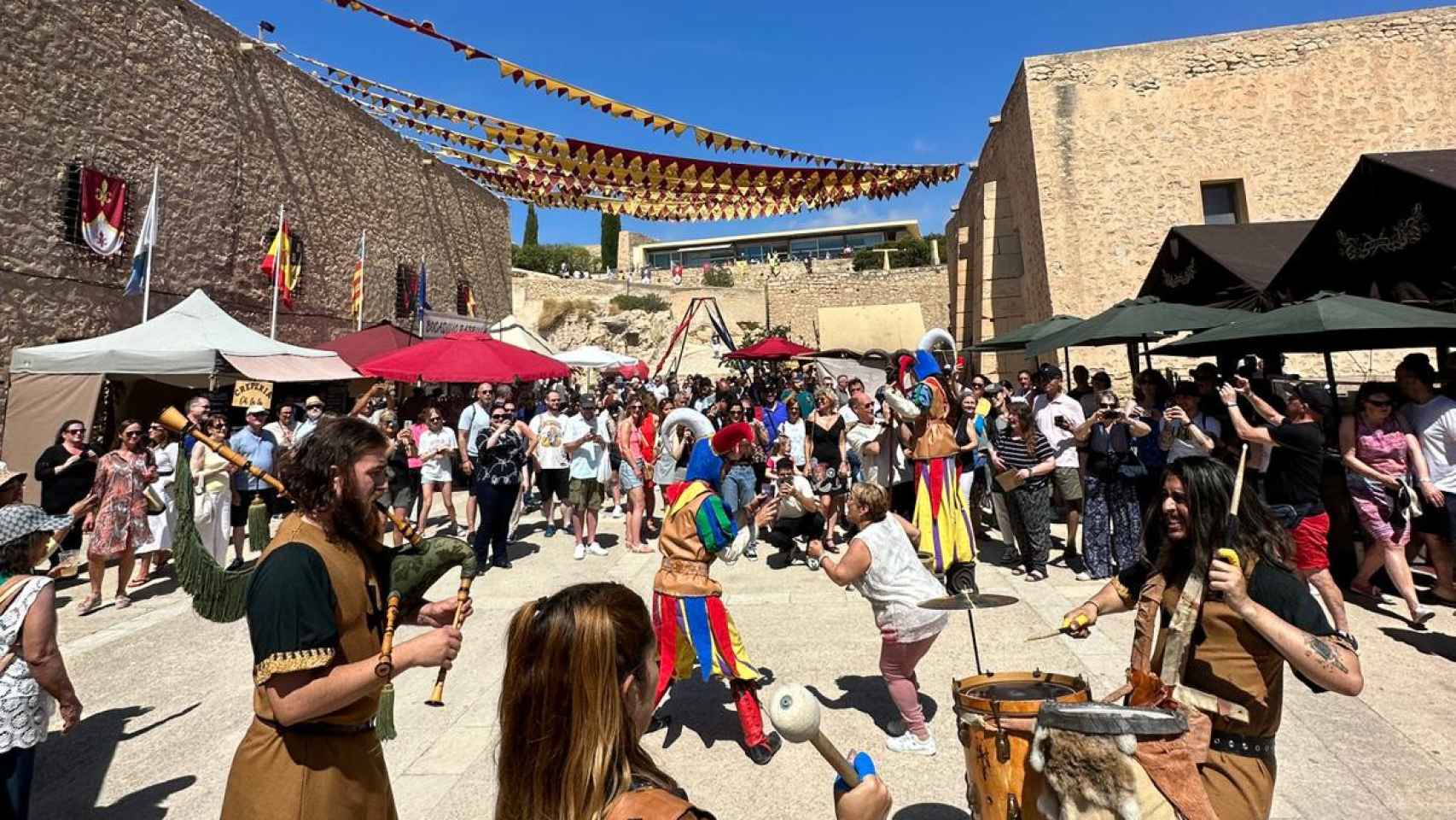 Tematización del Mercado medieval en el castillo de Santa Bárbara de Alicante.