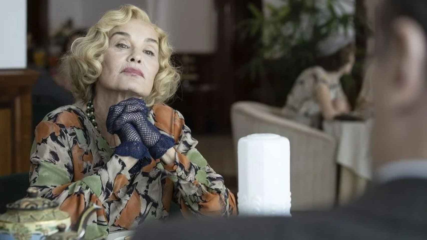 Jessica Lange en 'Marlowe', 'the old lady is a tramp'