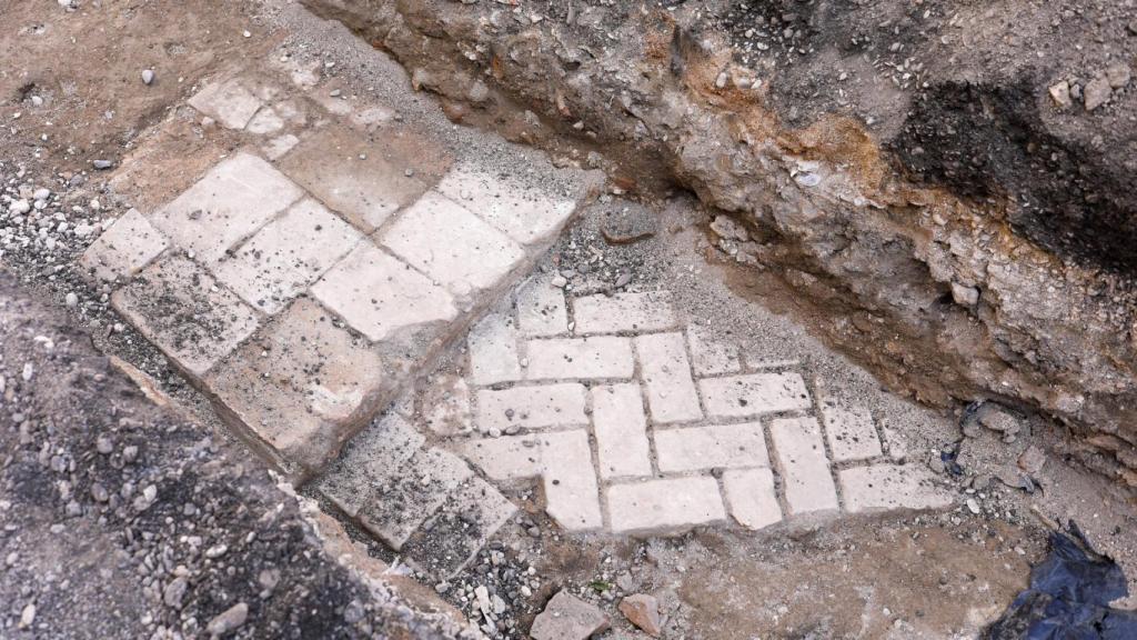 Detalle del pavimento encontrado.