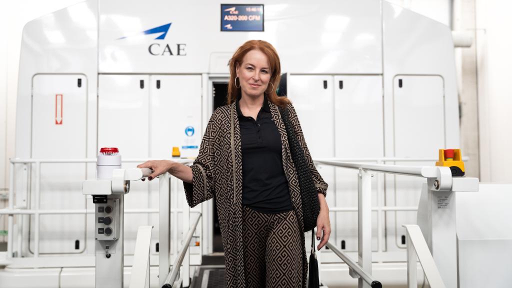 La periodista Gloria Lomana, durante la visita a los simuladores.