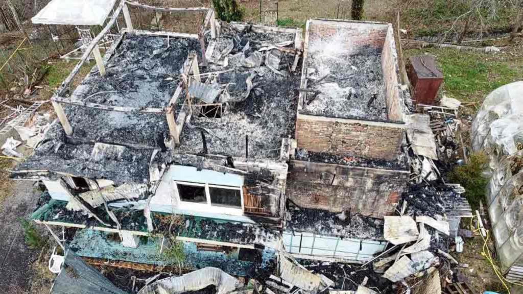 Vista aérea de la casa de Andrei Paniusnkin en Krasnodar. La quemaron hombres de Wagner cuando él estaba ya oculto en Cataluña.