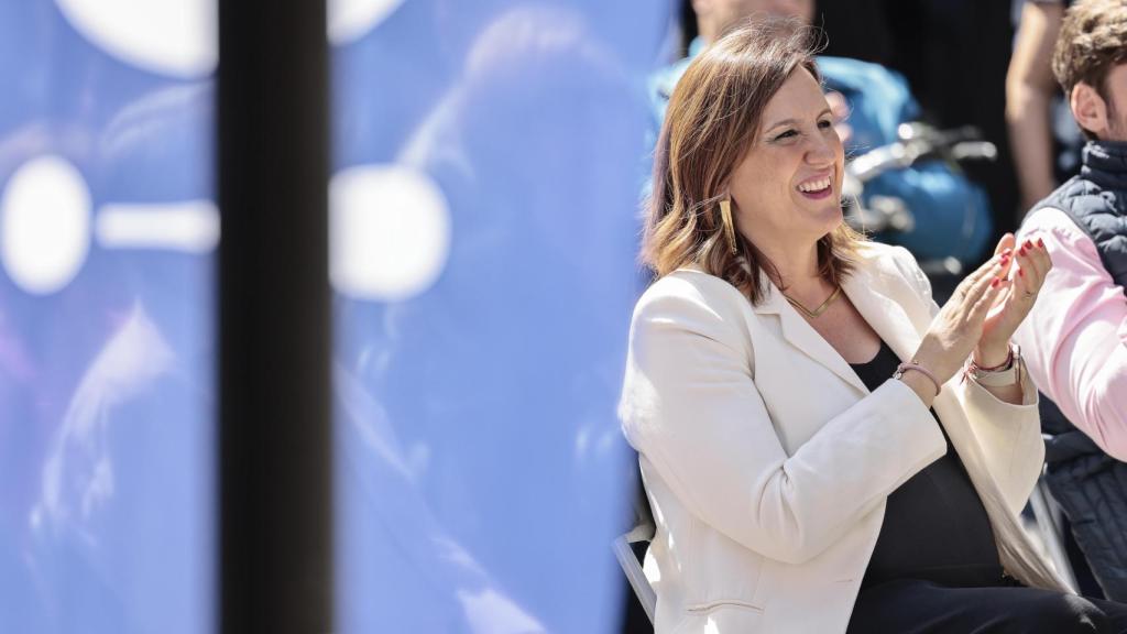 María José Catalá, en el mitin previo a la entrevista, visiblemente embarazada.