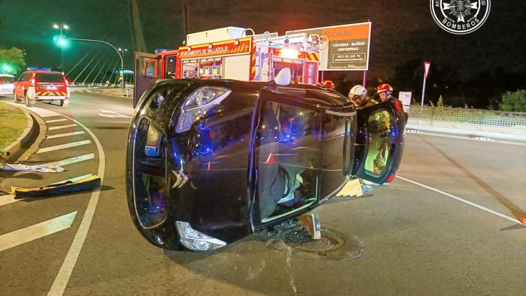 Imagen del vehículo volcado en Valladolid