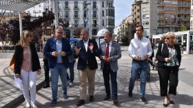 El vicesecretario de Coordinación Autonómica y Local del Partido Popular, Pedro Rollán, pasea por La Marina con Elvira Velasco, Jesús María Prada, José María Barrios, Fernando Martínez-Maillo y Leticia García