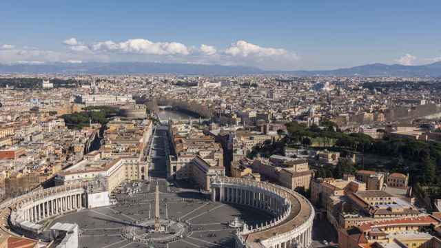 Vista aérea desde la cúpula de Miguel Ángel en la Ciudad del Vaticano.
