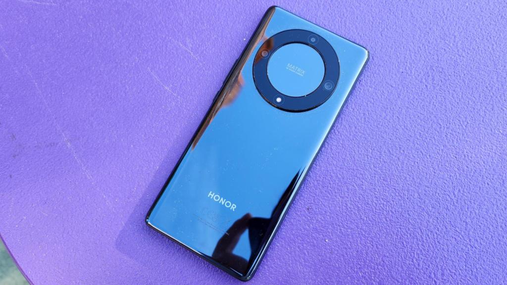 La parte trasera del Honor Magic5 Lite.