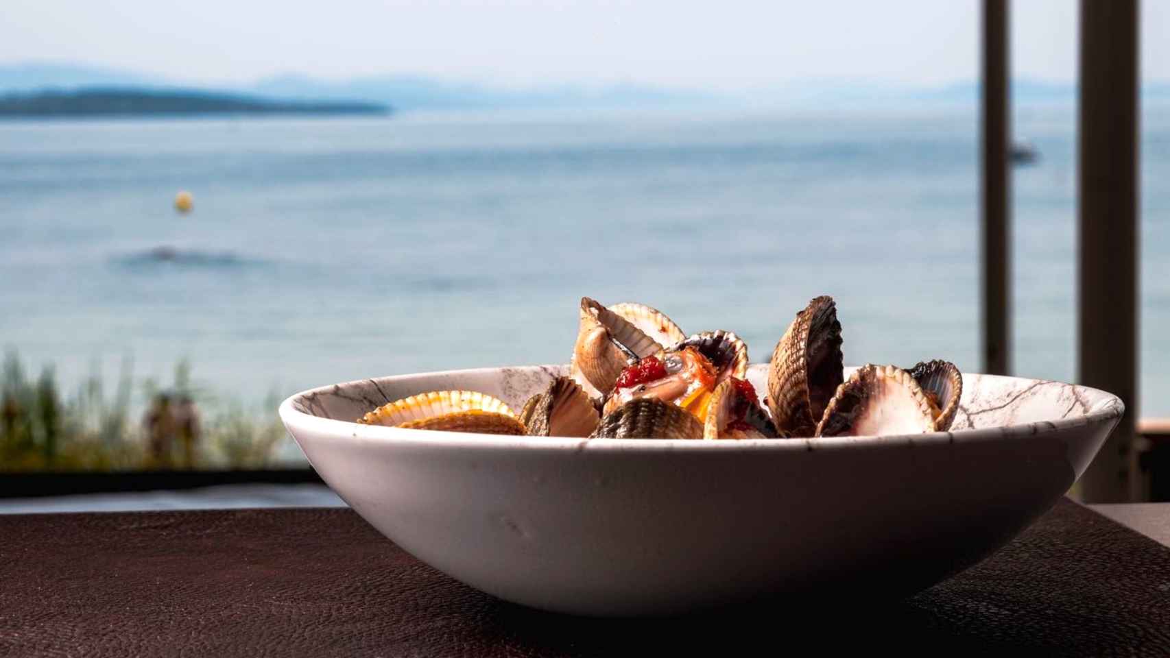 Gastronomía con vistas al mar en O Grove.