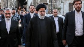 El presidente iraní, Ebrahim Raisi, visita la histórica mezquita omeya de Damasco este viernes