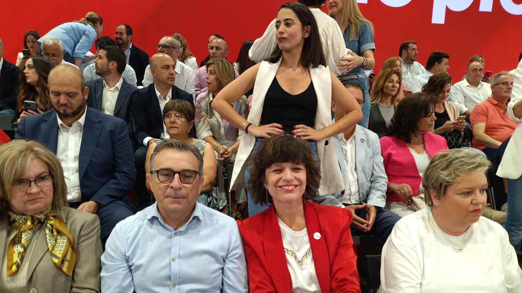 Lara Hernández, candidata a la Alcaldía de Alcantarilla, junto al resto de candidatos a los ayuntamientos de la Región de Murcia.