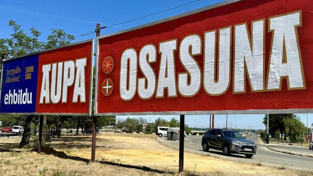 Cartel de Bildu animando al Osasuna en Sevilla.