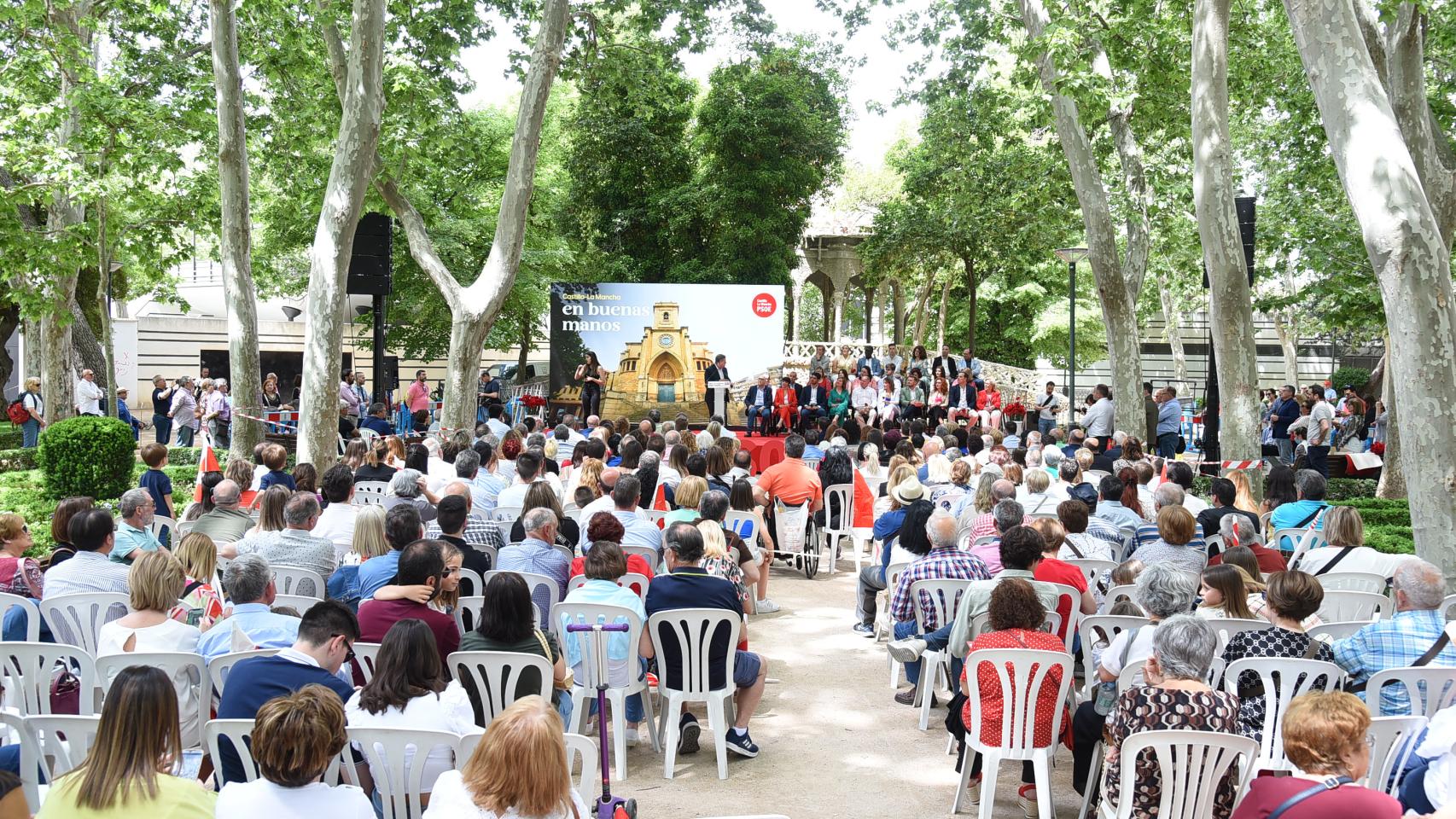 Numeroso público en el acto del PSOE en Albacete.