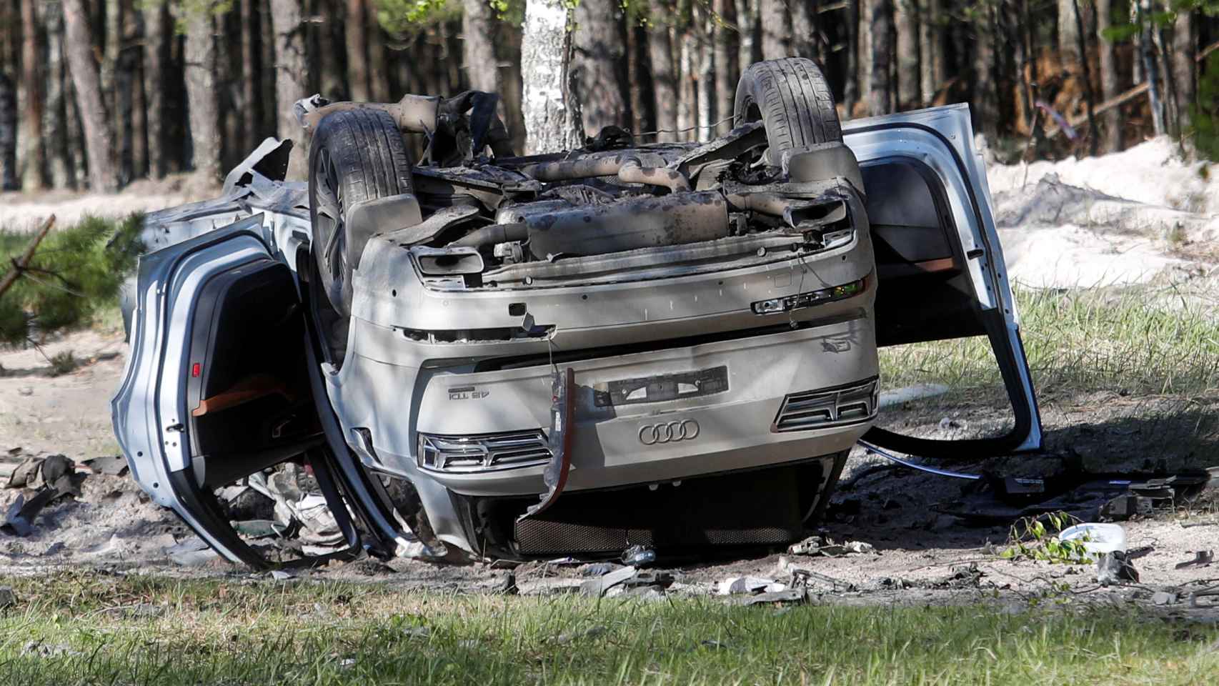 Audi Q7 blanco, en el que viajaba Prilepin, momentos después de la explosión.