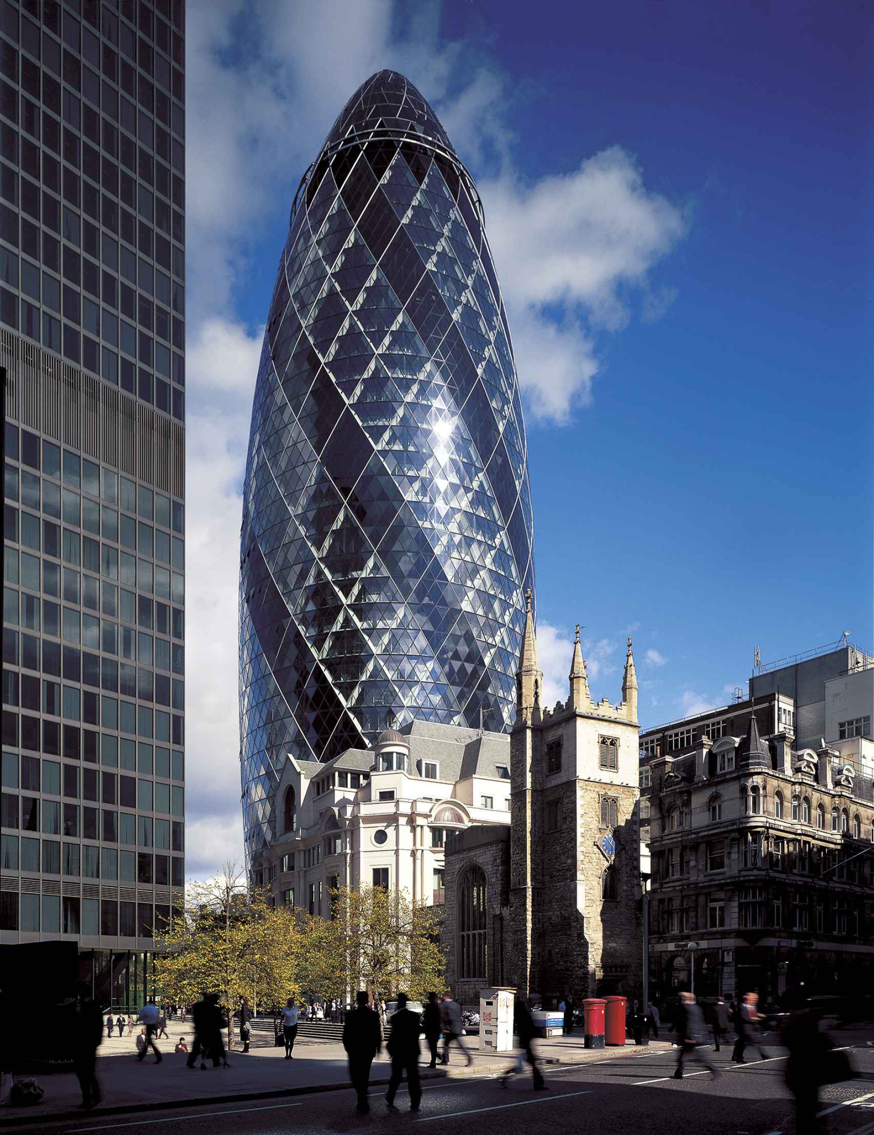 Foster + Partners, 30 St Mary Axe, Londres, 1997-2004. Foto : © Nigel Young / Foster + Partners