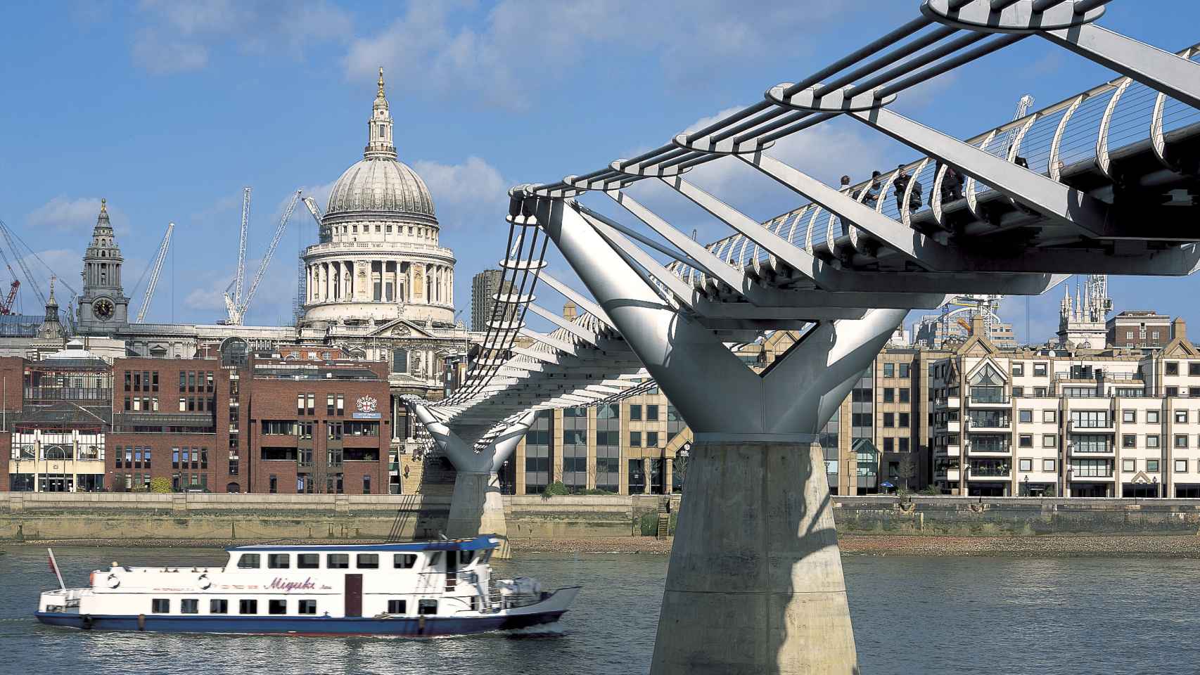 Foster + Partners, Pont Millenium, Londres, 1996-2000. Foto : © Nigel Young / Foster + Partners