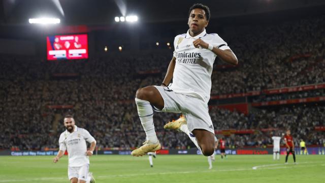 Rodrygo celebra su segundo gol en la final.