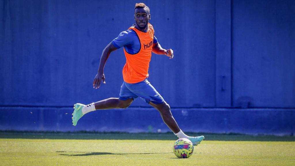 Lago Junior durante un entrenamiento con el Málaga CF