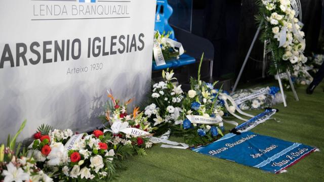 La capilla ardiente de Arsenio Iglesias en el Estadio de Riazor