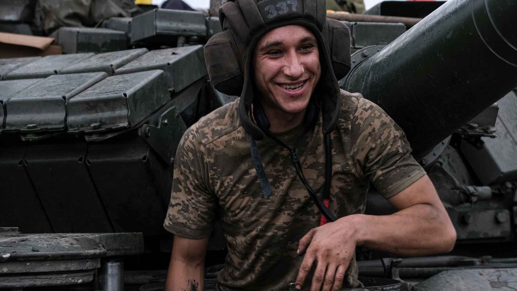 Un soldado ucraniano durante la contraofensiva de otoño, en el este de Kharkiv, donde lograron liberar todo el territorio que estaba ocupado por las tropas rusas