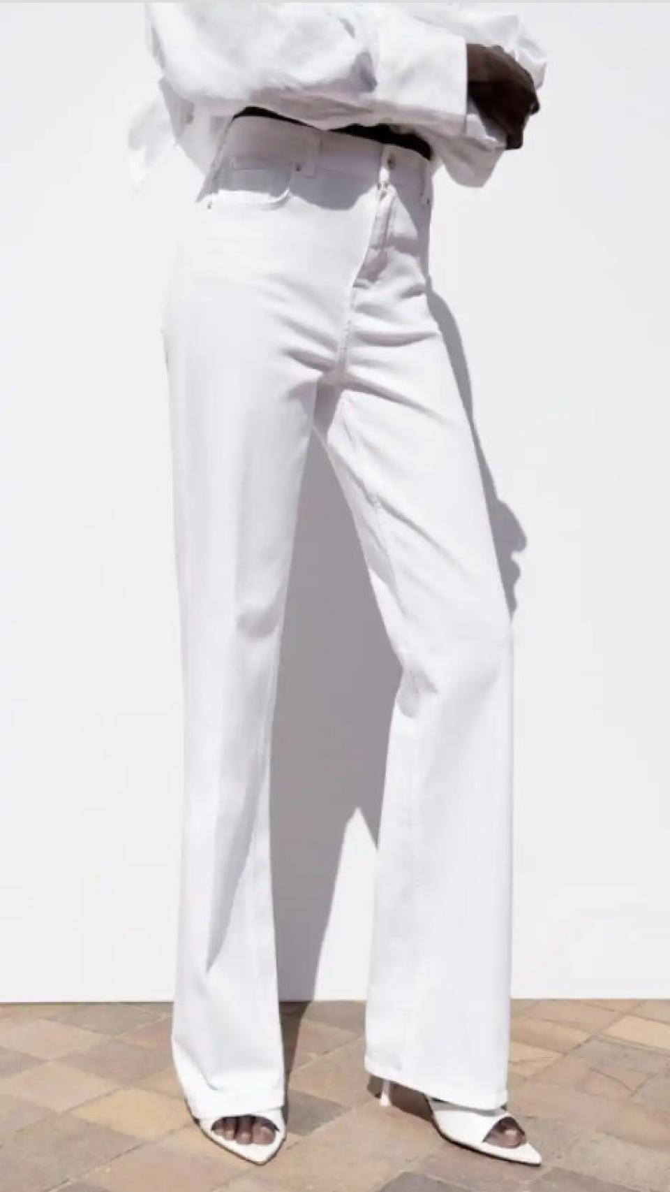 Combina un pantalón blanco a la perfección  Pantalón blanco mujer, Como  combinar pantalon blanco, Combinar pantalon blanco