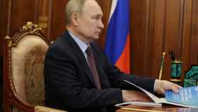 Vladimir Putin durante una reunión con el ministro de Desarrollo Económico, Maxim Reshetnikov, en Moscú el 4 de mayo de 2023.