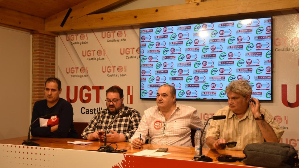 Rueda de prensa de CSIF, CCOO y UGT para pedir la firma del convenio de transporte sanitario