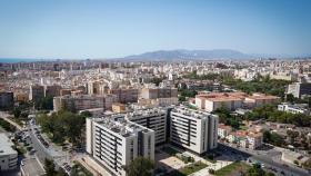 Promoción de VPO privadas construida en el barrio de Martiricos y vistas de la ciudad de Málaga.