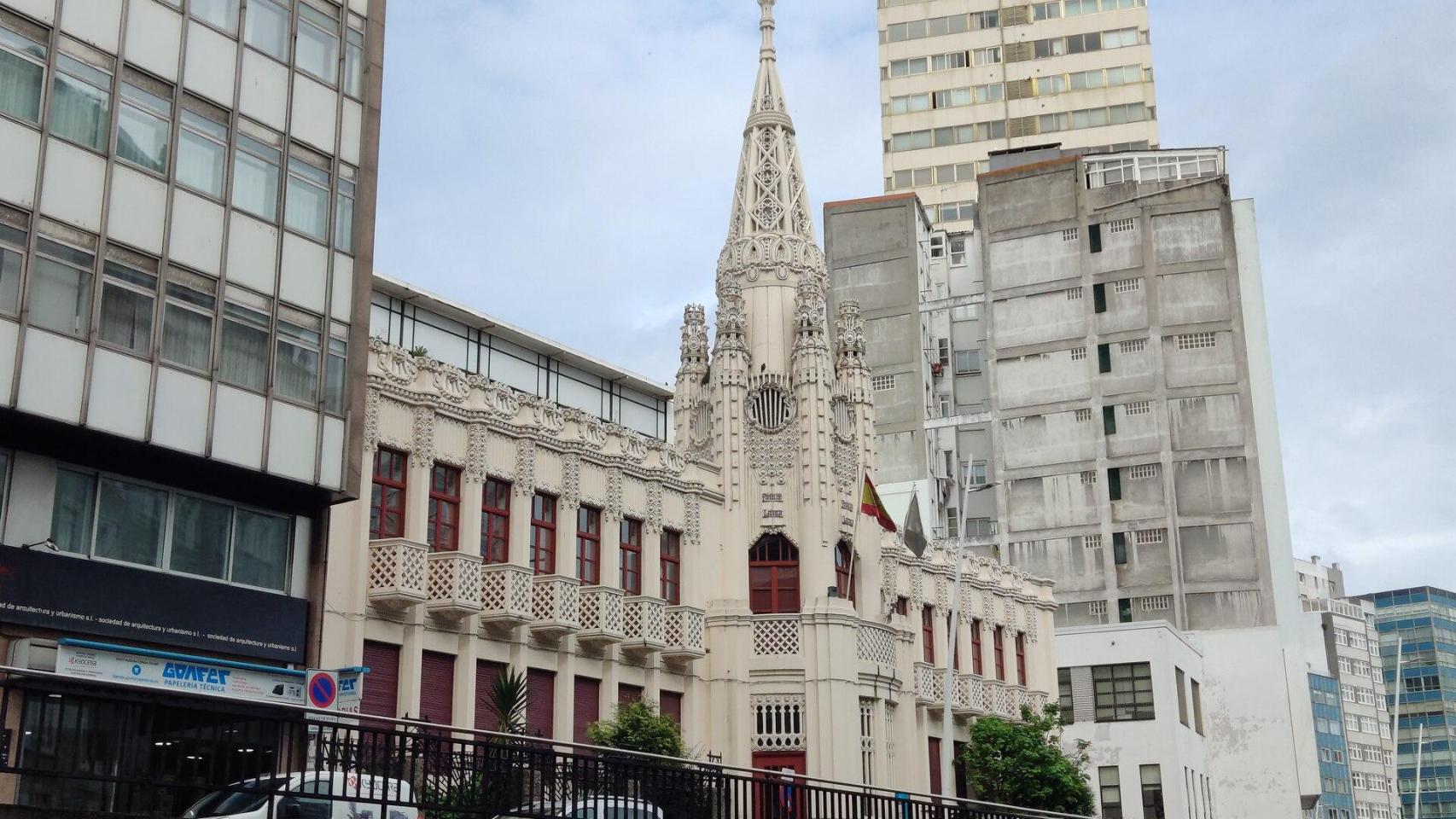 Escuelas Labaca de A Coruña, tercer acto: la iglesia de Labaca de Juan Flórez