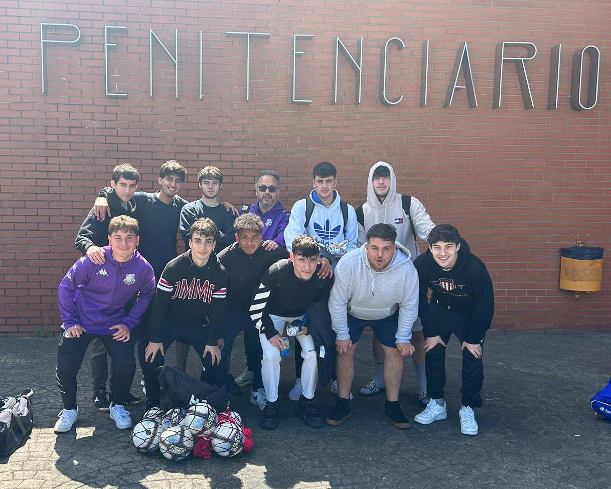 El equipo en su llegada a Teixeiro (Foto: Cedida)