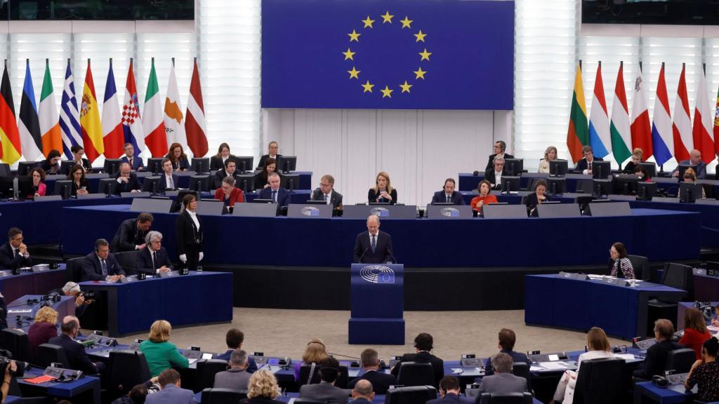 El canciller Olaf Scholz, durante su intervención este martes ante el pleno de la Eurocámara en Estrasburgo