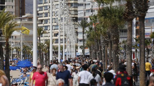 Paseo de Levante de Benidorm lleno de gente, la pasada Semana Santa.