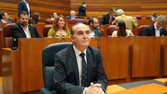El Procurador del Común, Tomás Quintana, durante su intervención en el pleno de las Cortes de este martes.