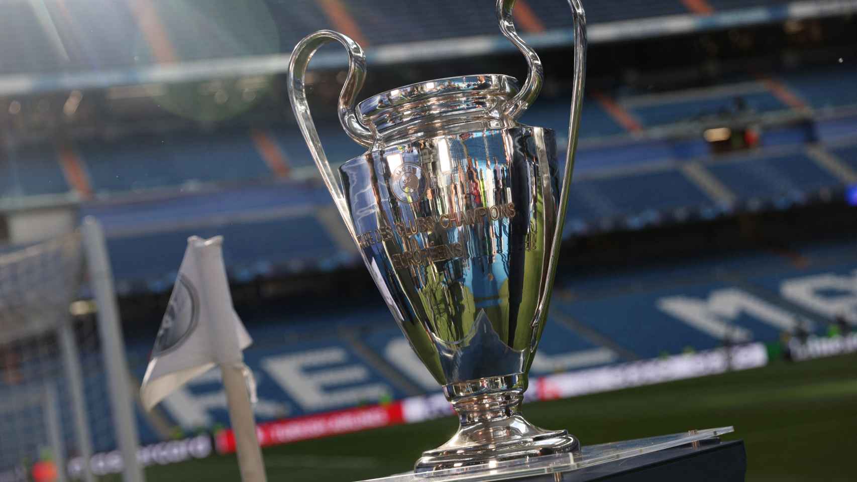 Trofeo de la Champions League en el Santiago Bernabéu