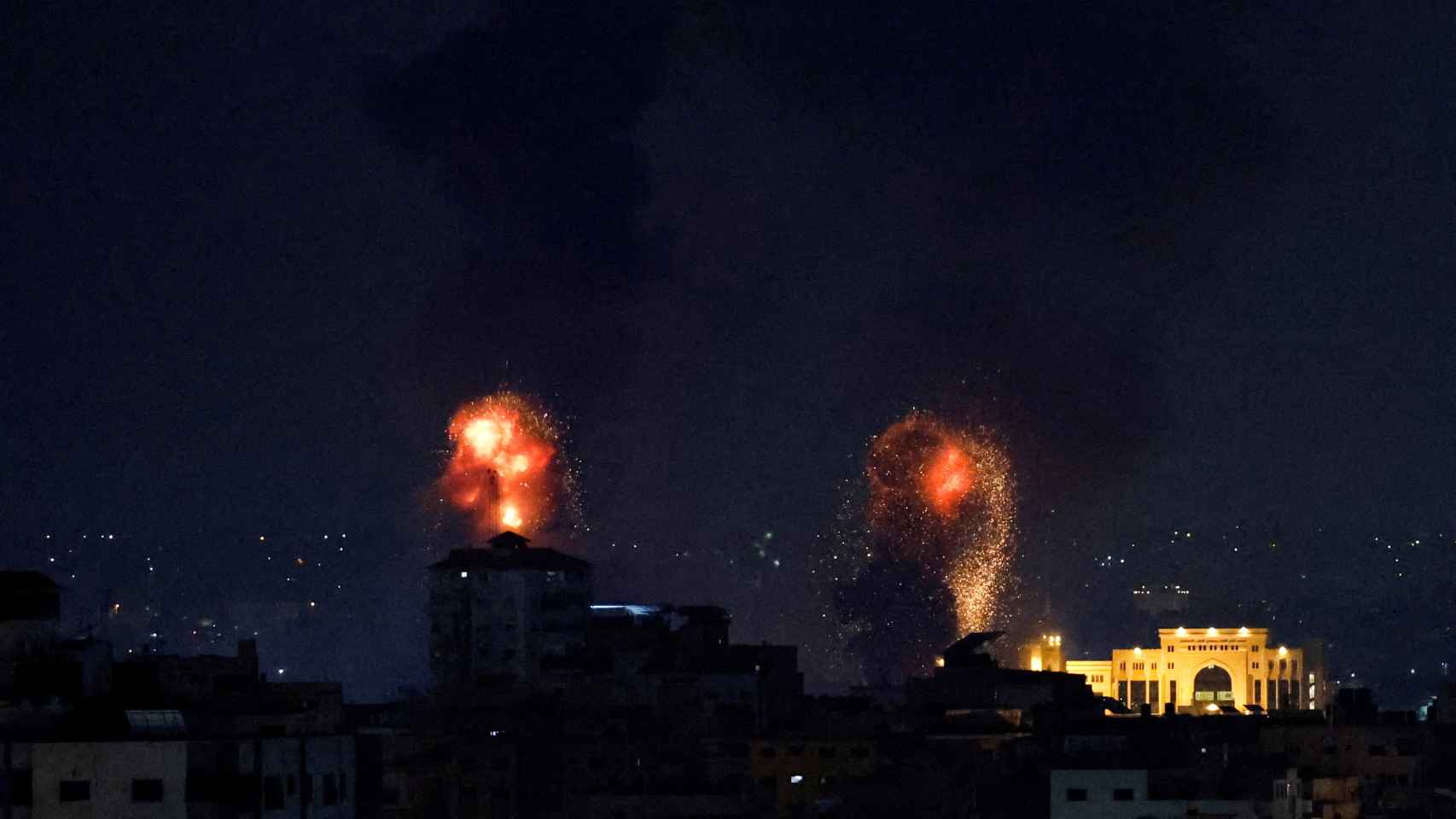 Explosiones israelíes en Gaza este martes.
