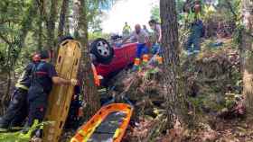 Accidente con un fallecido en Arnoia (Ourense) al caerse por un terraplén un vehículo.