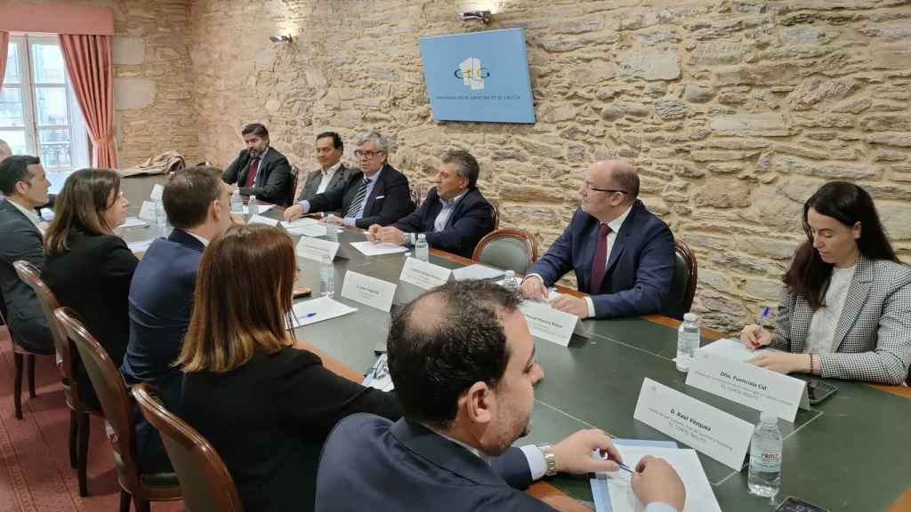 Reunión de la Comisión Mar-Industria de la patronal gallega.