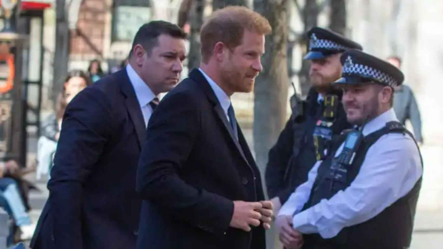 El príncipe, durante su viaje a Londres para personarse en el juicio.