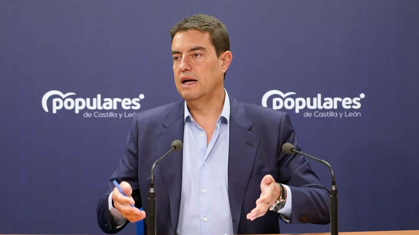 El director de campaña del PP a las elecciones municipales de Castilla y León, Ángel Ibáñez, durante su rueda de prensa de este miércoles.