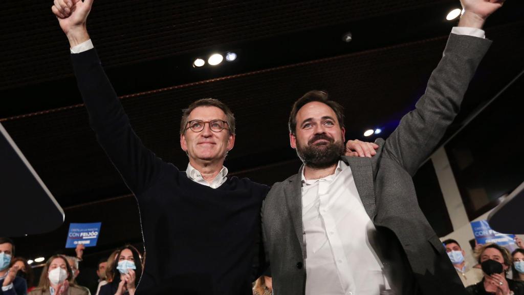 Alberto Núñez Feijóo y Paco Núñez, en marzo de 2022 en Toledo.