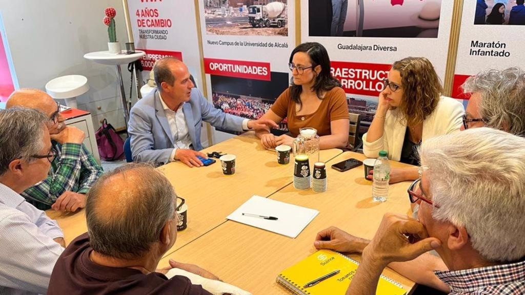 Alberto Rojo se ha reunido con la Agrupación Fotográfica de Guadalajara.