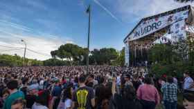 Cientos de personas acuden a un concierto durante las fiestas de San Isidro del 2022.