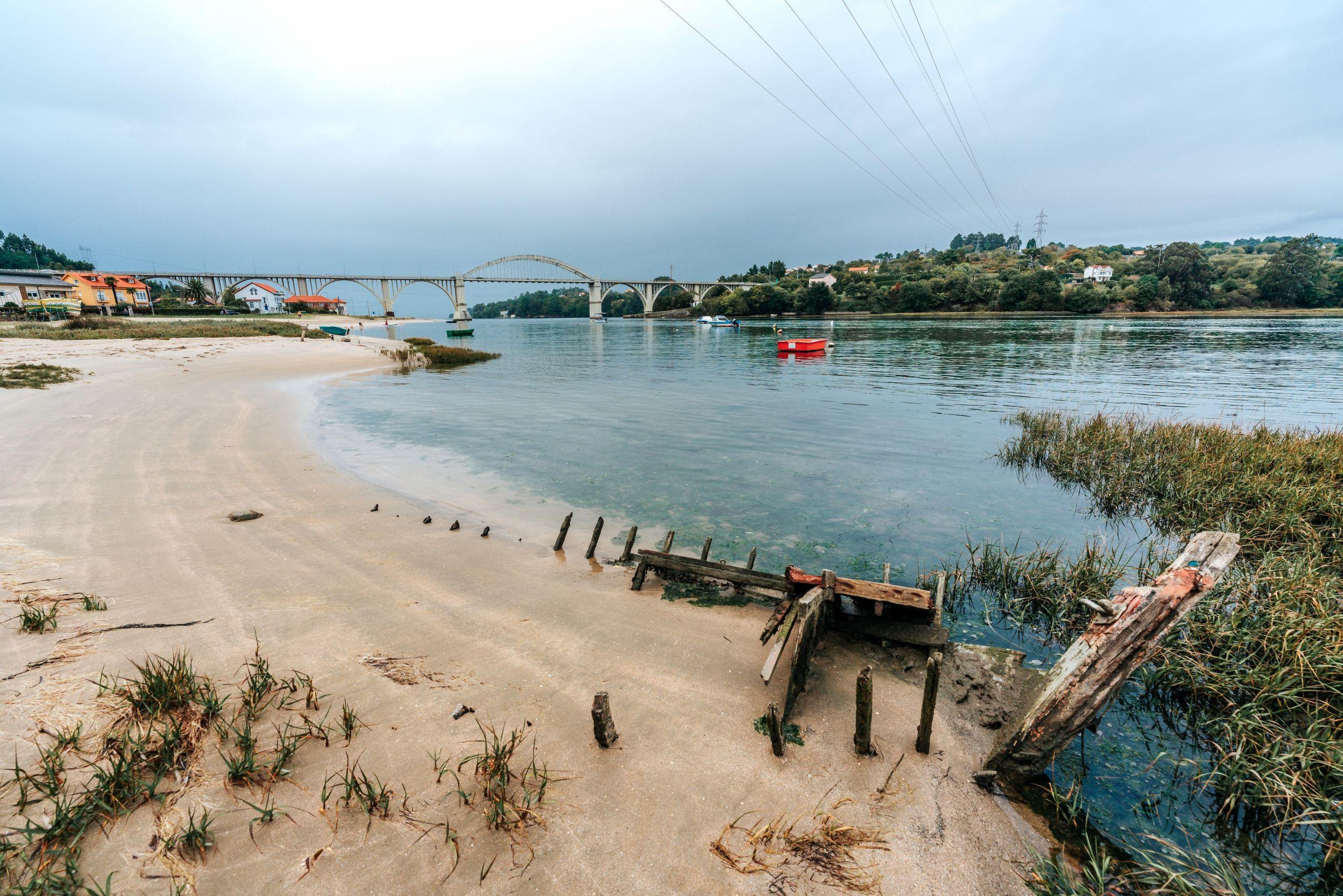 Antiguo naufragio en el estuario de la ría de Betanzos, Bergondo. Foto: Shutterstock