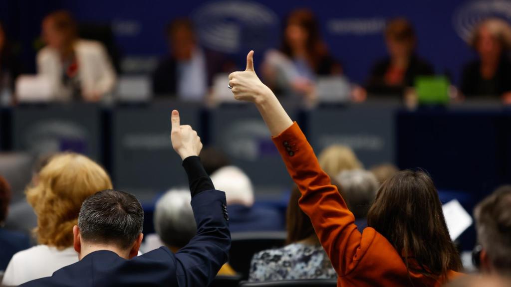 Eurodiputados durante la votación este jueves en Estrasburgo sobre el reglamento de Inteligencia Artificial